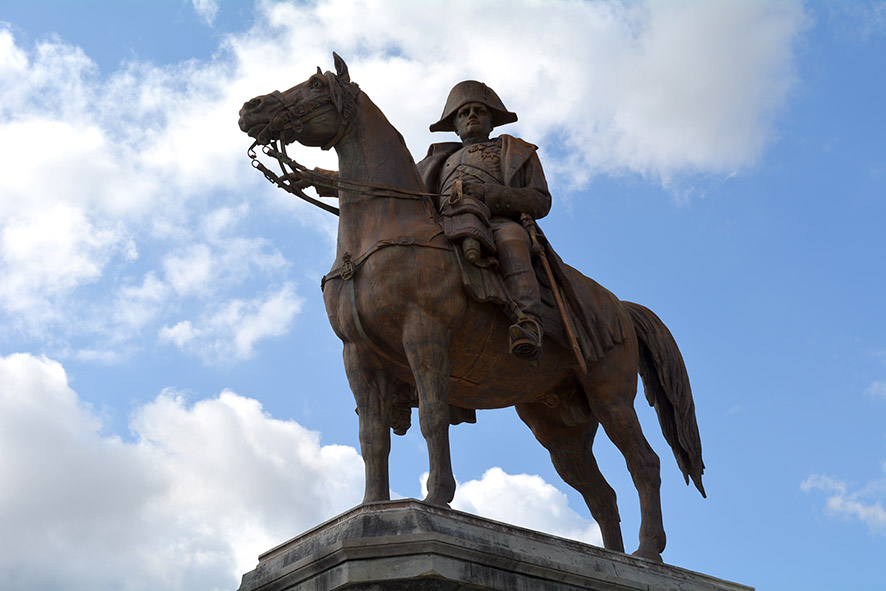 Statut Napoleon Fontainebleau